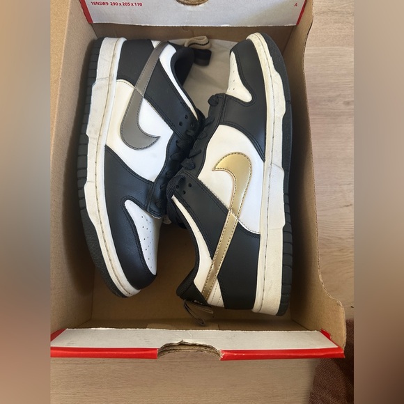 Nike Dunk Low SE - Picture 1 of 6